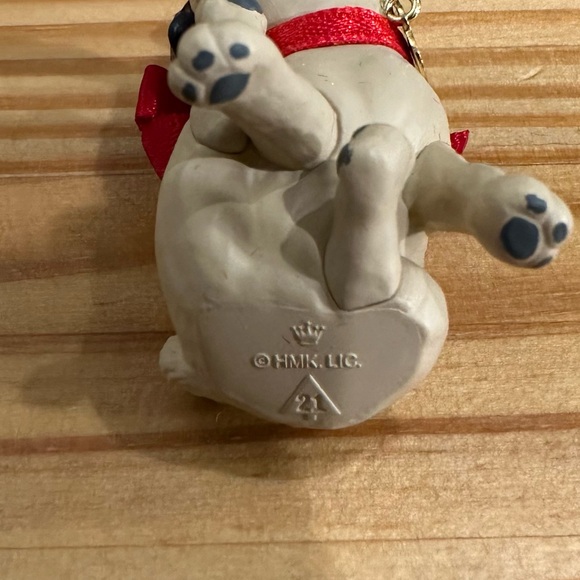 Puppy Love Series #21 Hallmark Keepsake Ornament 2011 - Picture 5 of 7